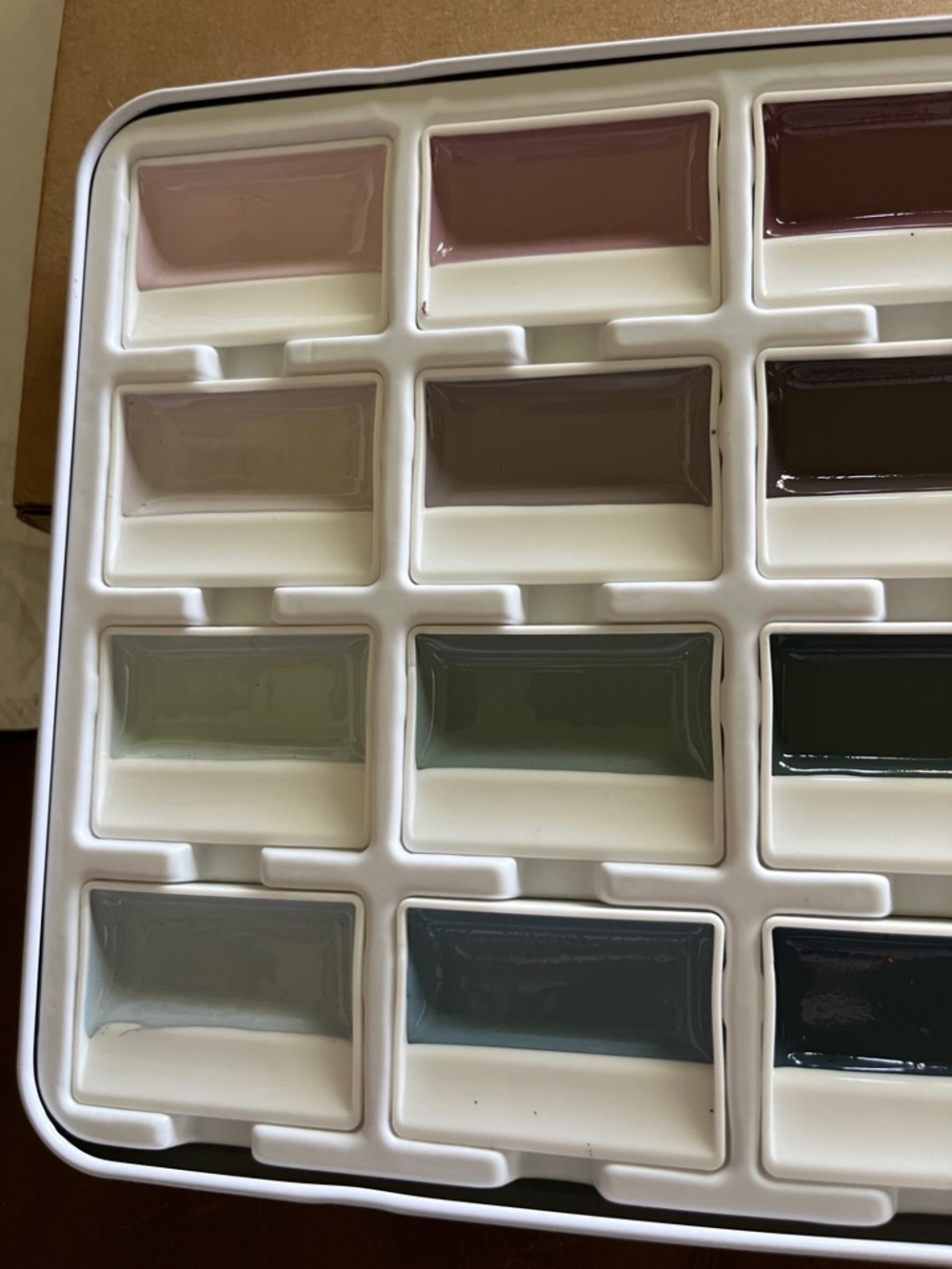Fuumuui 24-Color Opaque Semi-Solid Watercolor Paint Set - Picture 6 of 6
